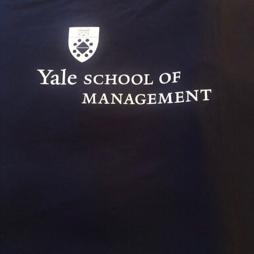 PREOWNED YALE SCHOOL OF MANAGEMENT NAVY MV SPORTS SWEATSHIRT BLANKET 55" X 76"